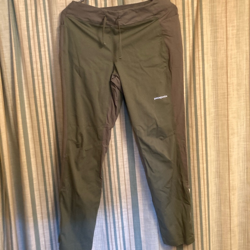Patagonia women’s medium wind shield